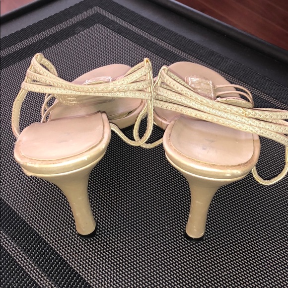 Shoes . Heels. Beige silk material - Picture 3 of 7